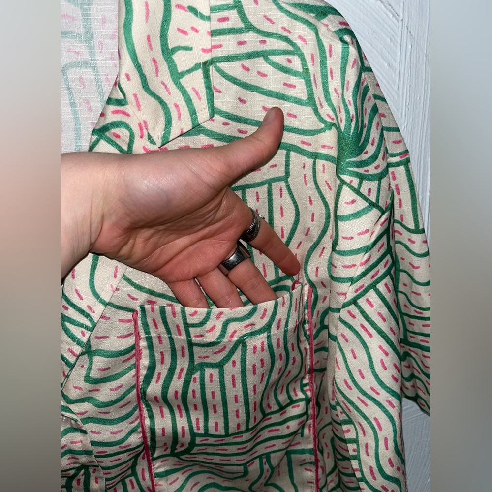 Cropped women’s top. Size S, fits M. Fun pattern. - Picture 4 of 4